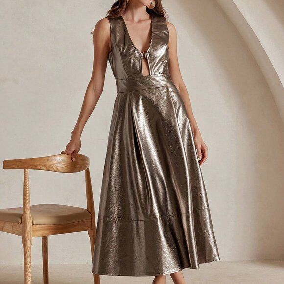 Gold Party Women's Metallic Pockets V-Neck - Picture 3 of 6